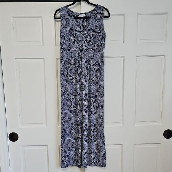 Elegant Black and White Patterned Dress - Picture 1 of 5